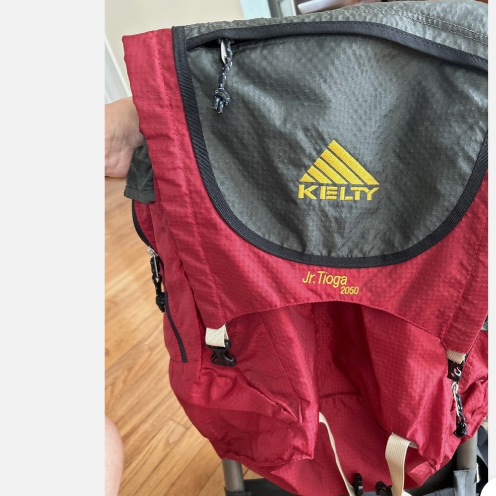 Kids  Kelty Jr. Tioga 2050, a lightweight hiking backpack - Picture 3 of 8